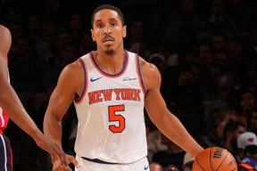 九游-CBA常规赛转会期再迎强敌，纽约尼克斯单刀错失，主帅态度：信心回归，纪律约束更严格的简单介绍